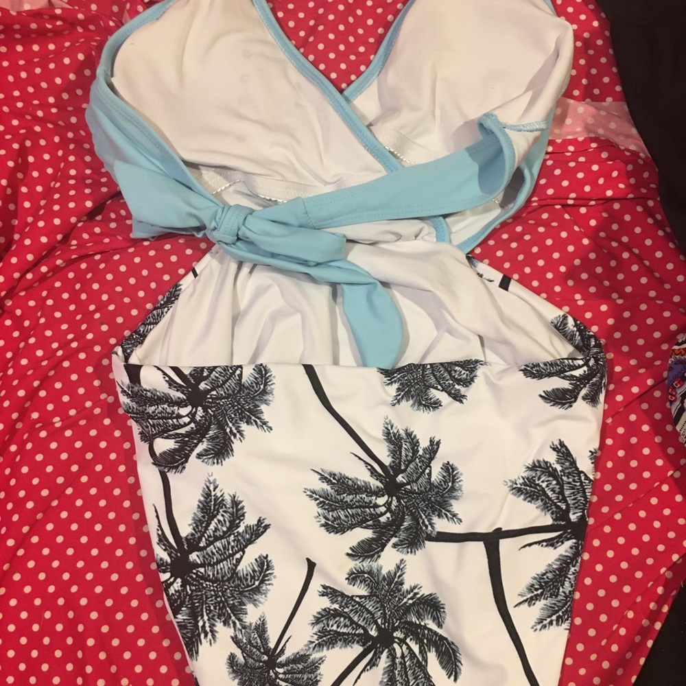 Women’s bathing suit. Size XL.